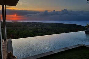 Uluwatu Sunset Hills