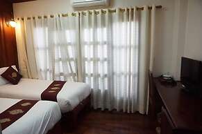 Manorom Classy Hotel