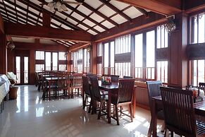 Manorom Classy Hotel