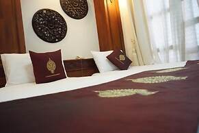 Manorom Classy Hotel