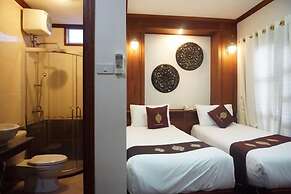 Manorom Classy Hotel