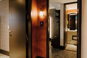 The Motley Hotel Richmond, Tapestry Collection by Hilton