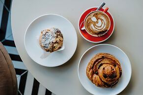 The Motley Hotel Richmond, Tapestry Collection by Hilton