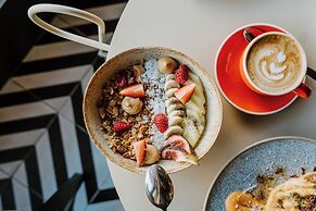 The Motley Hotel Richmond, Tapestry Collection by Hilton