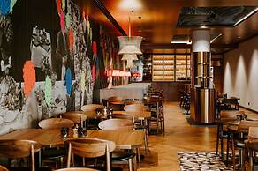 The Motley Hotel Richmond, Tapestry Collection by Hilton