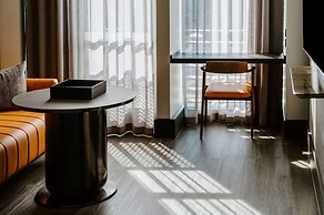 The Motley Hotel Richmond, Tapestry Collection by Hilton