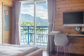 Bishui Shanju Lakeside B&B