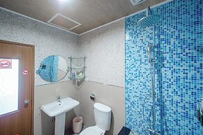 Bishui Shanju Lakeside B&B