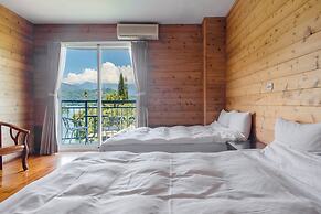 Bishui Shanju Lakeside B&B