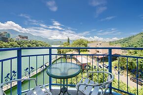 Bishui Shanju Lakeside B&B