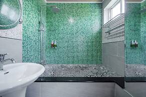 Bishui Shanju Lakeside B&B