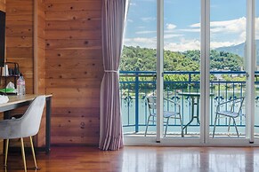 Bishui Shanju Lakeside B&B