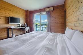 Bishui Shanju Lakeside B&B