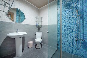 Bishui Shanju Lakeside B&B