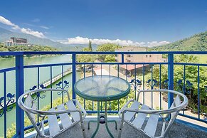 Bishui Shanju Lakeside B&B