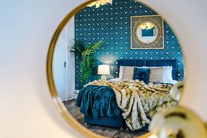 R&R Character Victorian 4-Bedroom Home