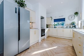 R&R Character Victorian 4-Bedroom Home