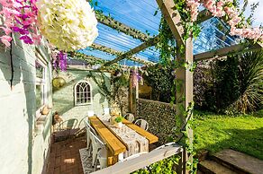 R&R Character Victorian 4-Bedroom Home