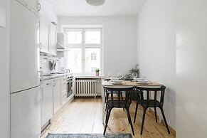 2ndhomes Central 85m2 2BR Apartment