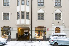 2ndhomes Central 85m2 2BR Apartment