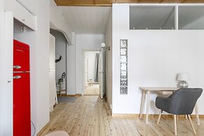 2ndhomes Central 85m2 2BR Apartment