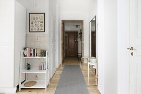 2ndhomes Central 85m2 2BR Apartment