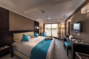 Mimi and Diamond Hotel