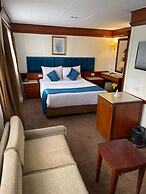 Mimi and Diamond Hotel