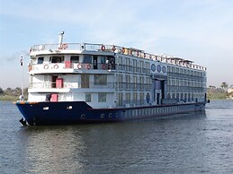 Mimi and Diamond Hotel