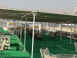 Mimi and Diamond Hotel