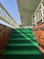 Mimi and Diamond Hotel