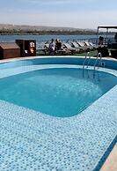 Mimi and Diamond Hotel