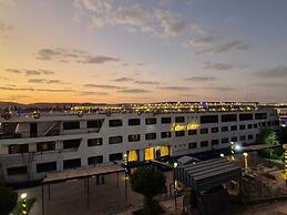 Mimi and Diamond Hotel