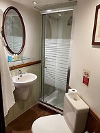 Mimi and Diamond Hotel