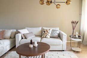 Fully renovated 3br apartment with sauna