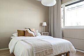 Fully renovated 3br apartment with sauna