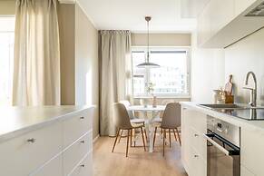 Fully renovated 3br apartment with sauna