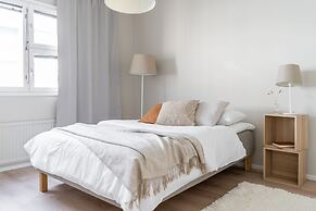 Fully renovated 3br apartment with sauna