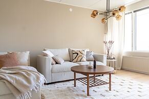 Fully renovated 3br apartment with sauna