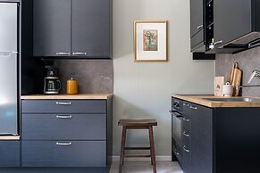 Cozy and luminous studio in a courtyard