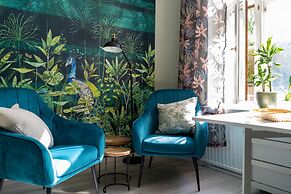 Cozy and luminous studio in a courtyard