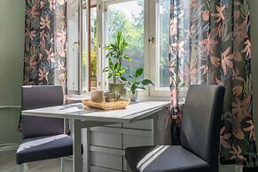 Cozy and luminous studio in a courtyard