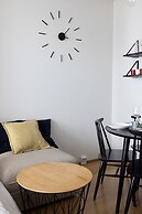 2ndhomes Central 1BR Apartment w Balcony