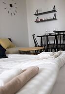 2ndhomes Central 1BR Apartment w Balcony