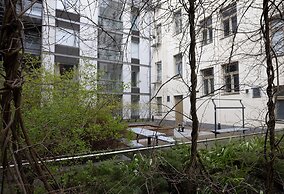 2ndhomes Central 1BR Apartment w Balcony