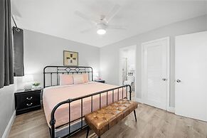 Bayview Regency Apartments By Lowkl