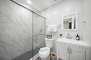 Bayview Regency Apartments By Lowkl