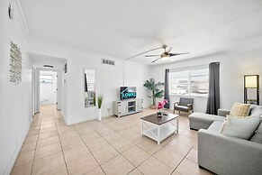 Bayview Regency Apartments By Lowkl