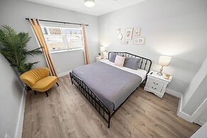 Bayview Regency Apartments By Lowkl