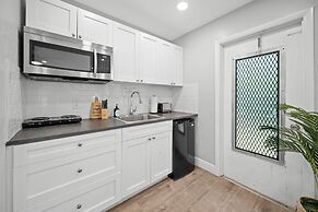 Bayview Regency Apartments By Lowkl